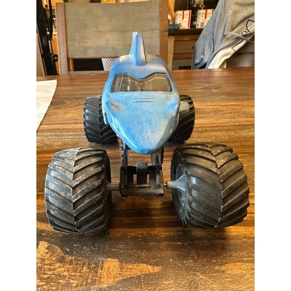 Monster Jam‎ Megladon Shark Monster Truck Hot Wheels 1:24 Scale Kidcore Megladon